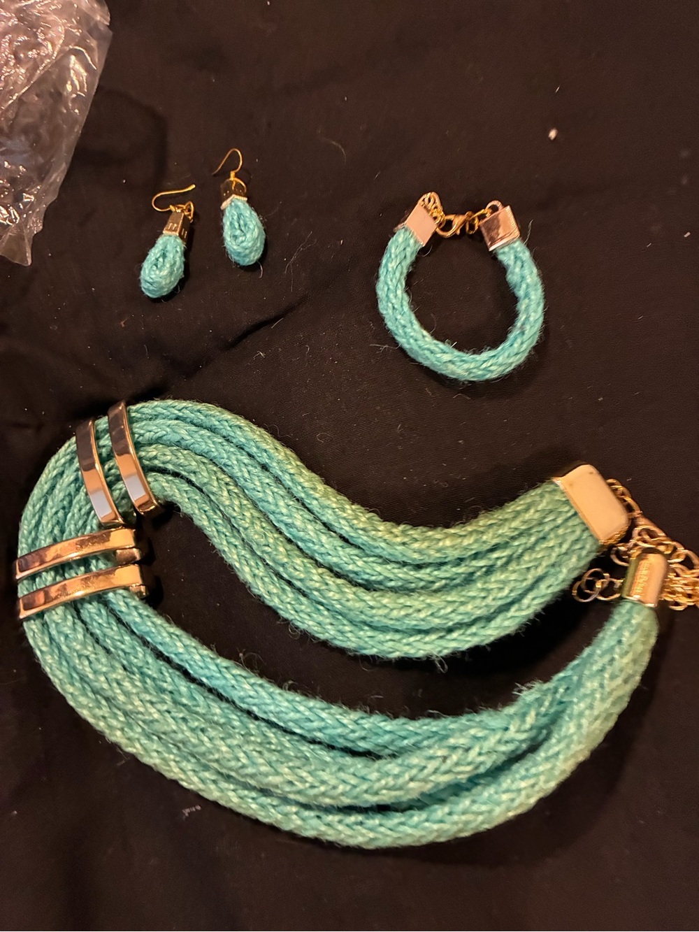 Source Unknown Turquoise Braided Necklace Set with Green purse